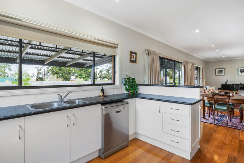 32 Swan Avenue, Longford TAS 7301 - photo 11