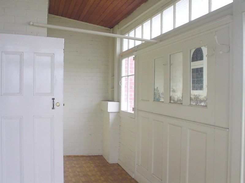 10 Greenway Avenue