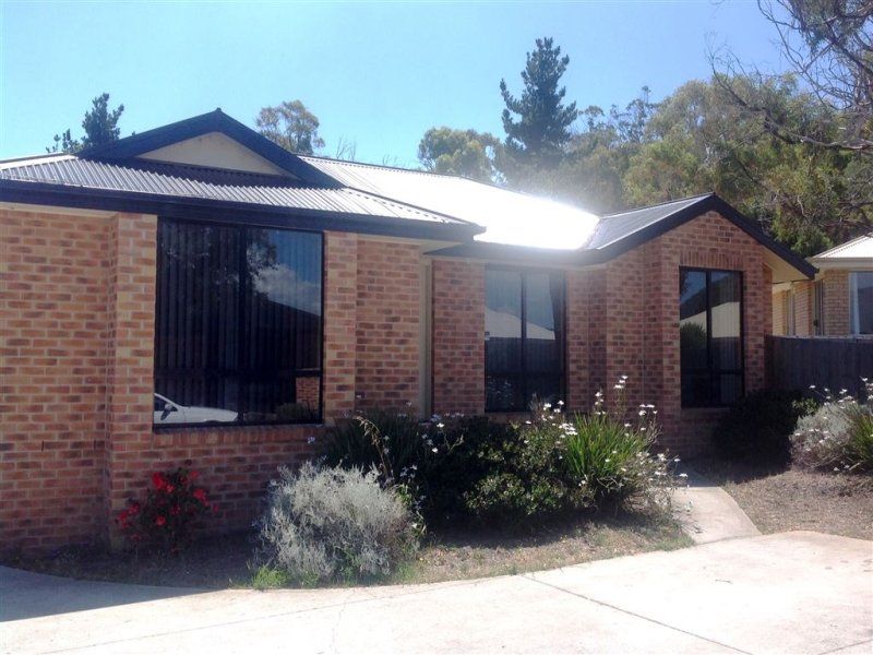 3/33 Henty Close