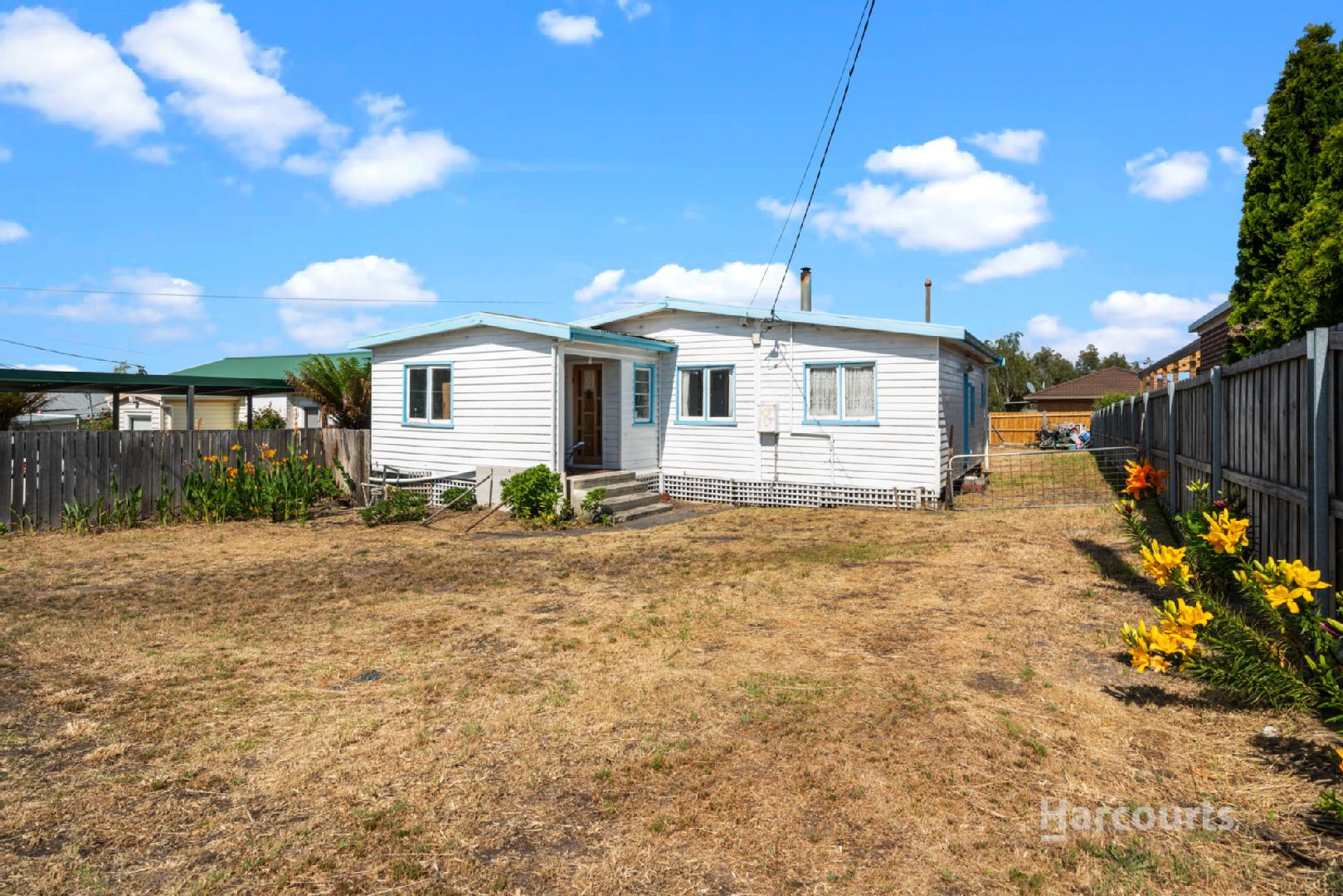 18 Raynors Road