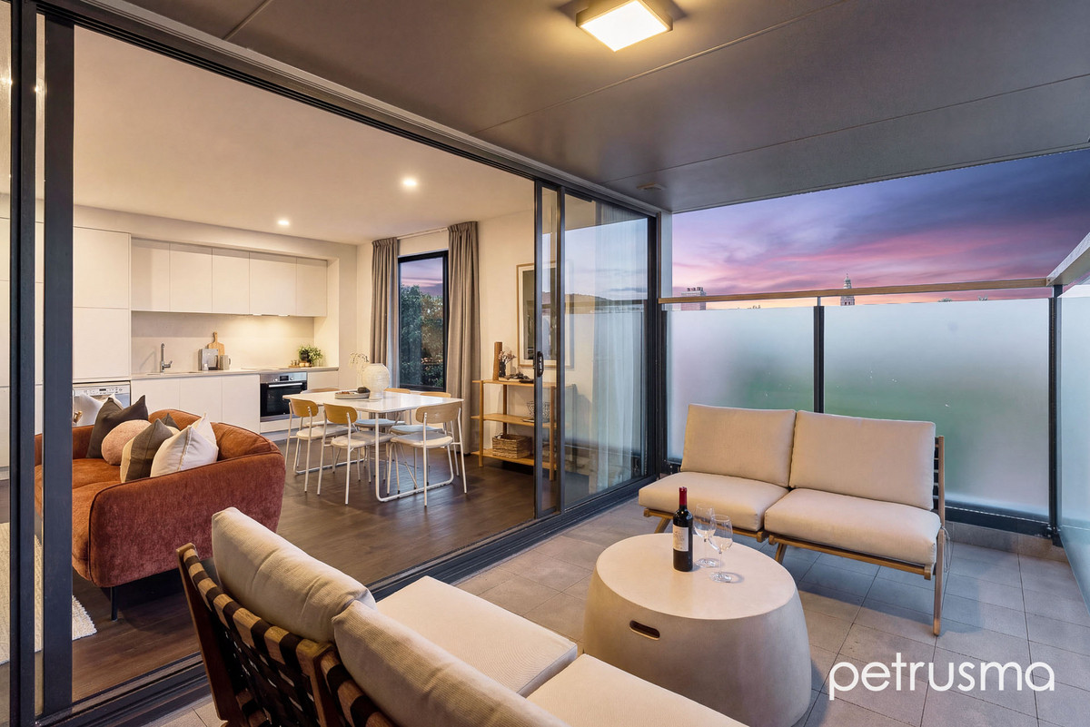 15/51 Sandy Bay Road