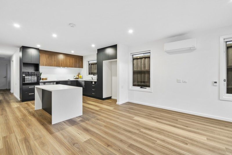 2/6 Kotona Street