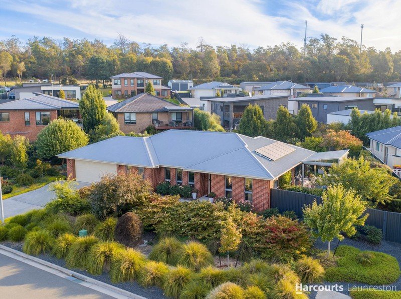 27 Lakeside Drive