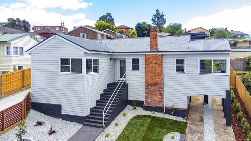 1/8 Weedon Avenue