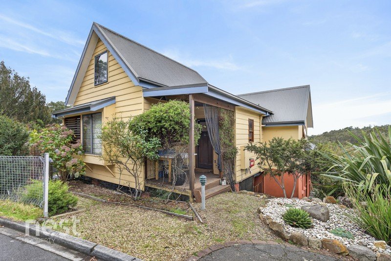 1/12 Saunders Crescent