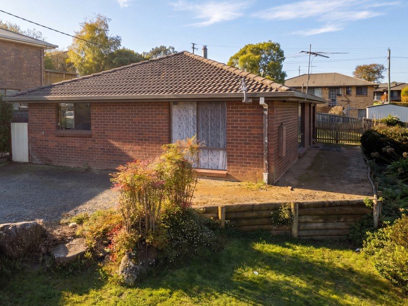 63 Rowland Crescent