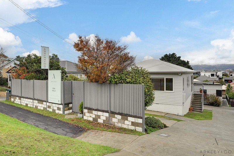1/145a Derwent Avenue