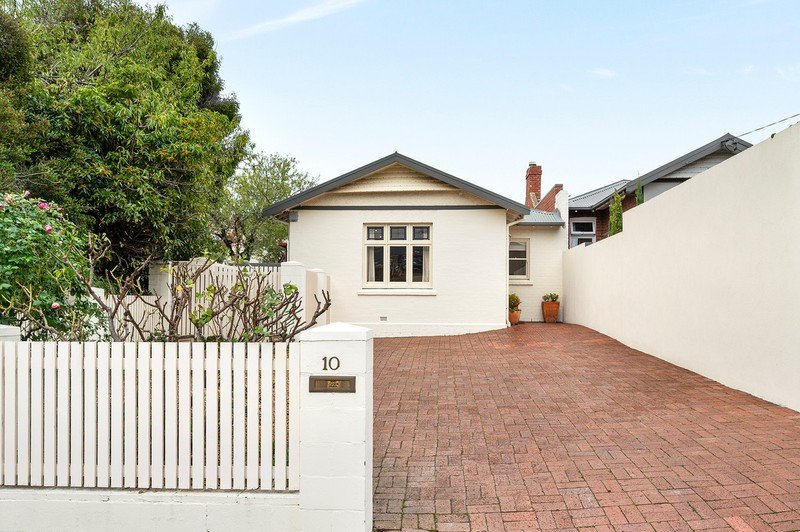 10 Kelly Street