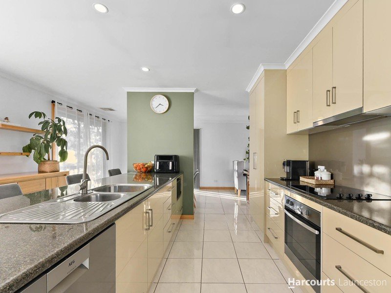 7 Thames Court