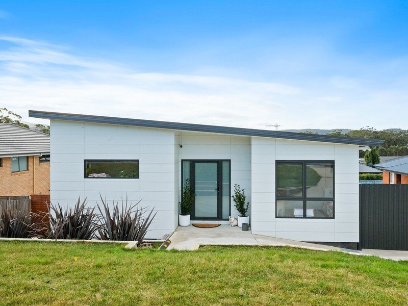 6 Henwood Drive