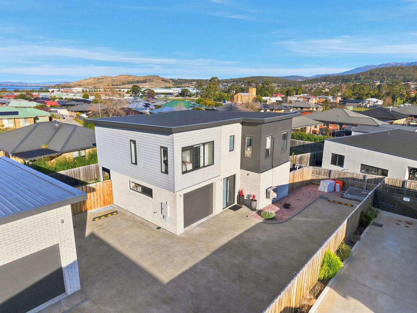 2/3 Highgrove Road
