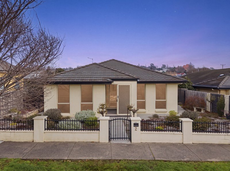 2 Landsborough Avenue