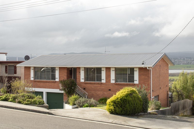 91 Dion Crescent