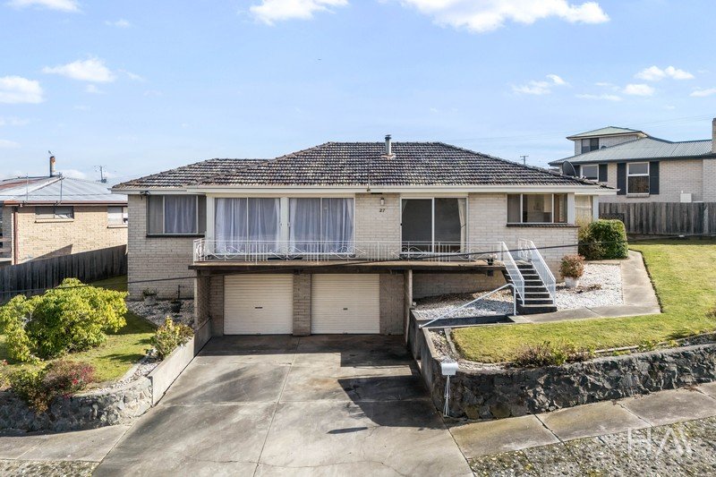 27 Crandon Crescent